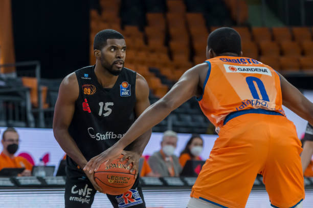 工作人员往 工作人员往